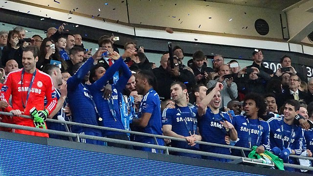 Who are the main favourites for the 2024/2025 Carabao Cup?
